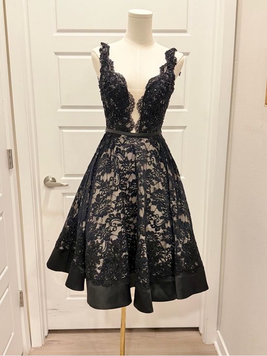 Mac Duggal Dresses & Skirts - 🔥Mac Duggal Black Lace Midi Dress with Nude Illusion Bodice